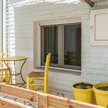 A Tinian 1 Gasthuis Tínos