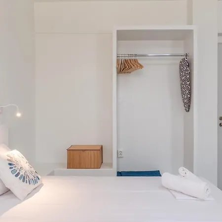 A Tinian 1 3* Tínos