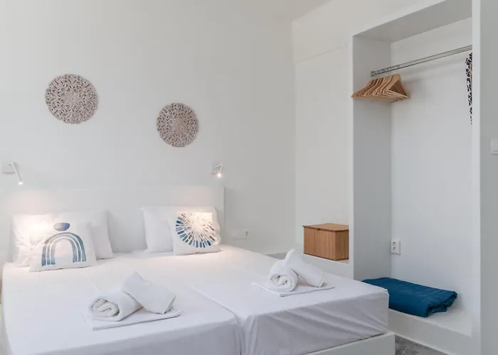 A Tinian 1 3* Tínos