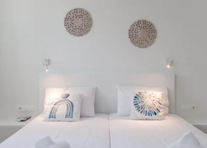 A Tinian 1 Konukevi 3*