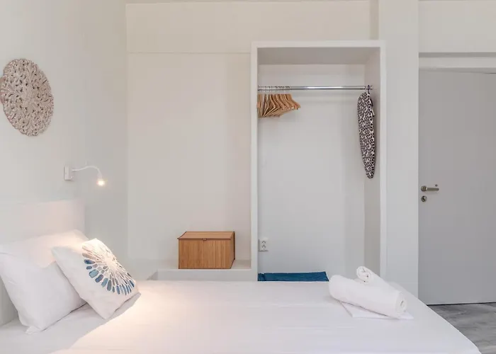 A Tinian 1 3* Tínos