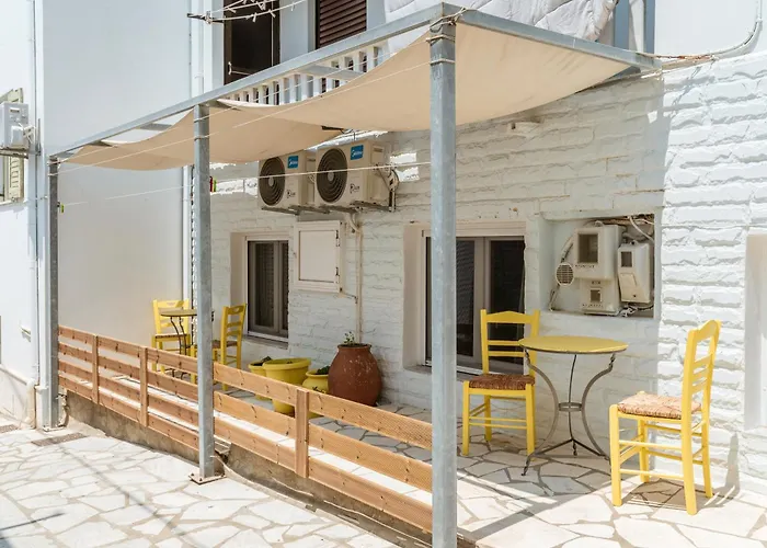 A Tinian 1 3* Tínos