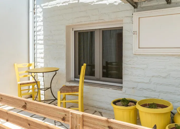 A Tinian 1 Konukevi Tínos